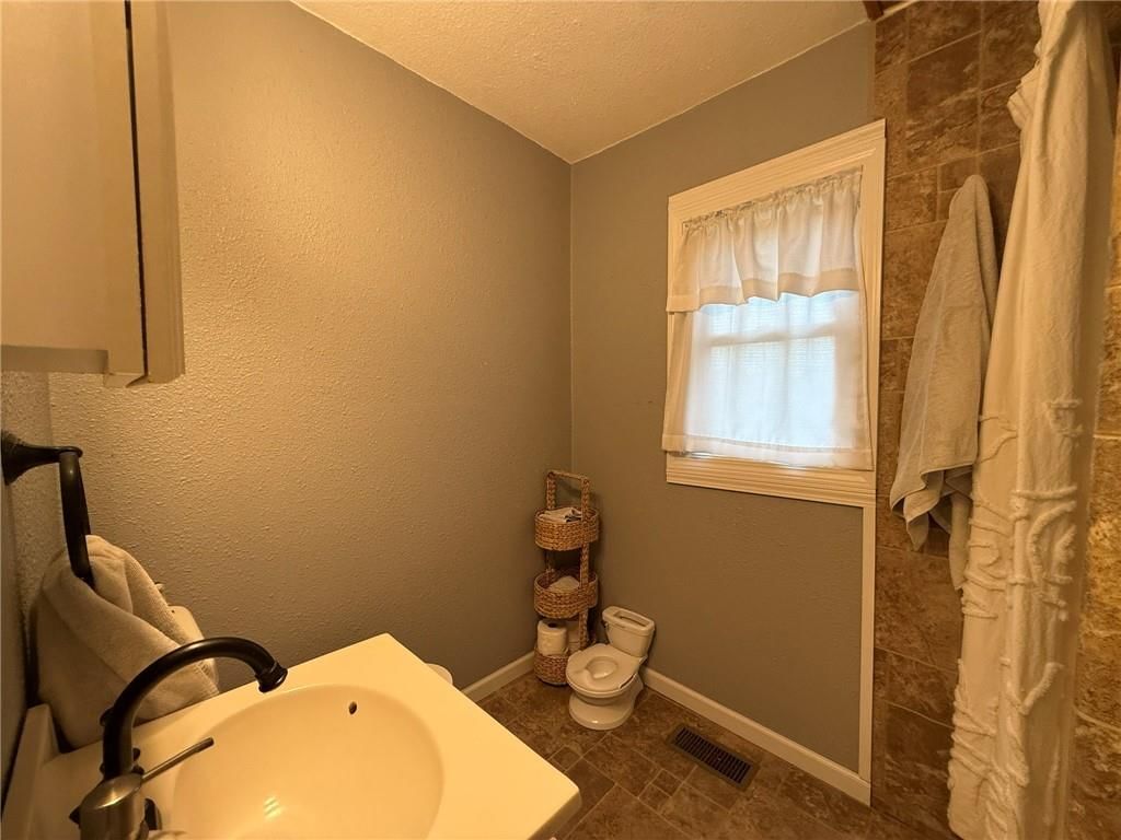 313 E 4th Street — photo 20