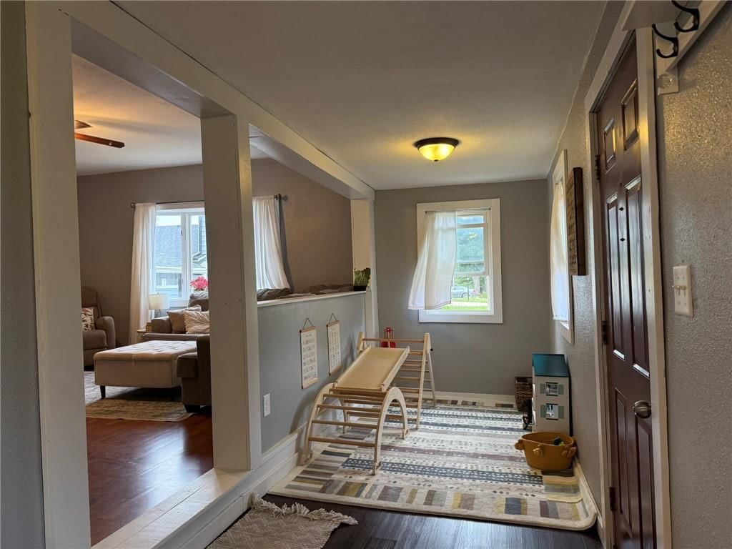 313 E 4th Street — photo 8