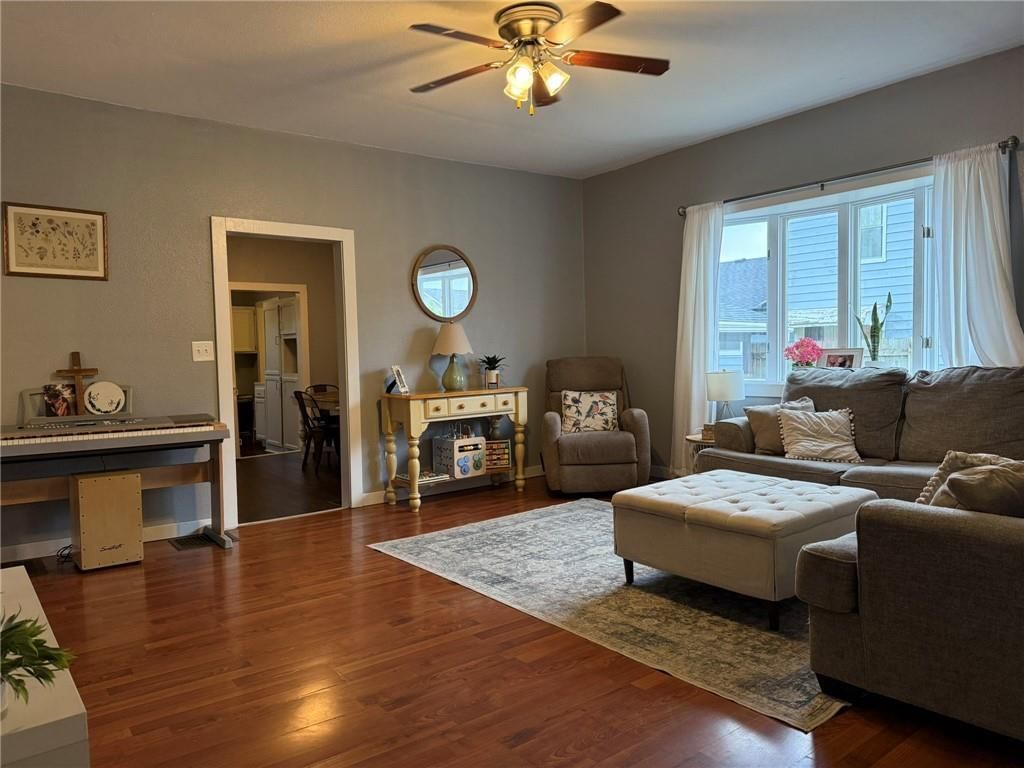 313 E 4th Street — photo 10