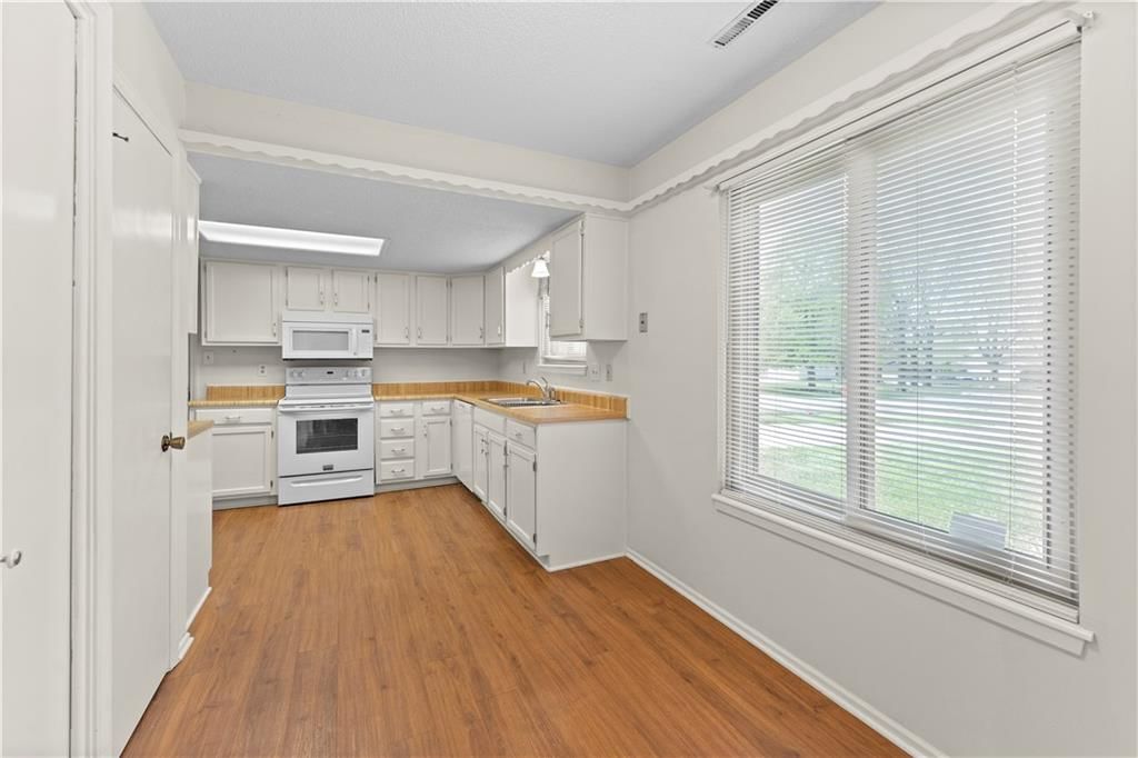 501 N STONE Boulevard — photo 2