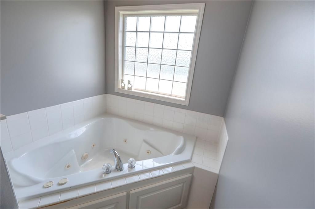 812 SW Stablewood Circle — photo 24