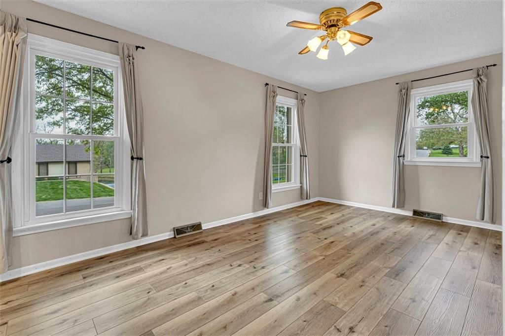 10915 N Miller Lane — photo 12