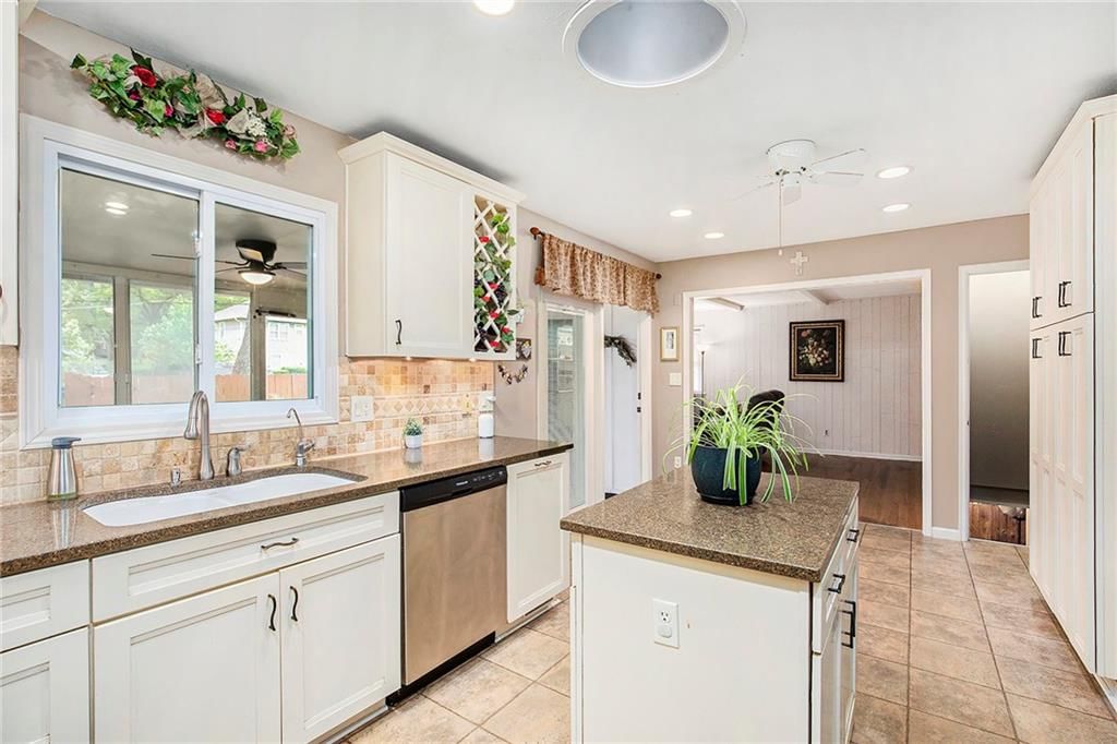 10924 Virginia Avenue — photo 5