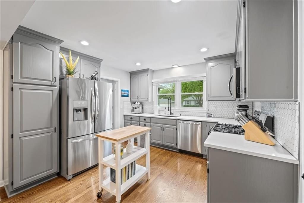 5815 W 100th Street — photo 8