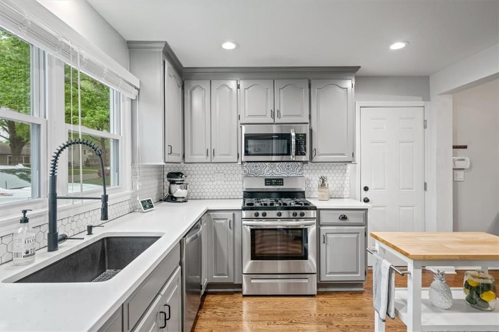 5815 W 100th Street — photo 9