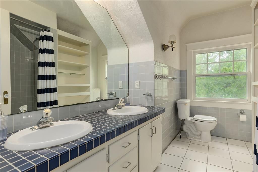600 W 58th Terrace — photo 33