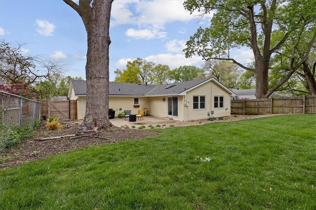 7518 W 64th Terrace — photo 25