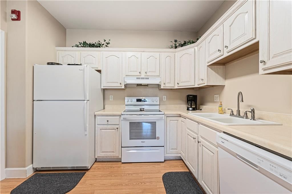 17201 E 32nd Unit 8 Street — photo 12