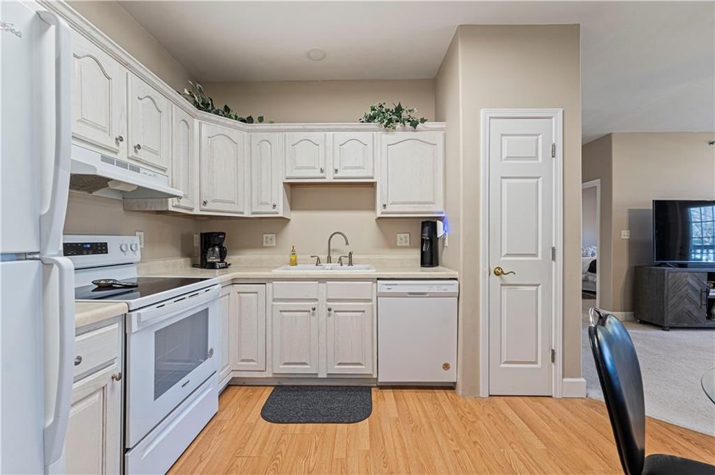 17201 E 32nd Unit 8 Street — photo 14