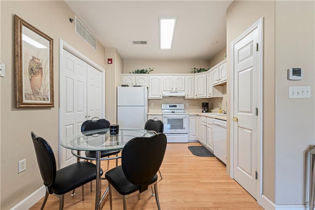 17201 E 32nd Unit 8 Street — photo 9
