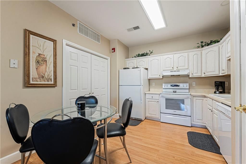17201 E 32nd Unit 8 Street — photo 10