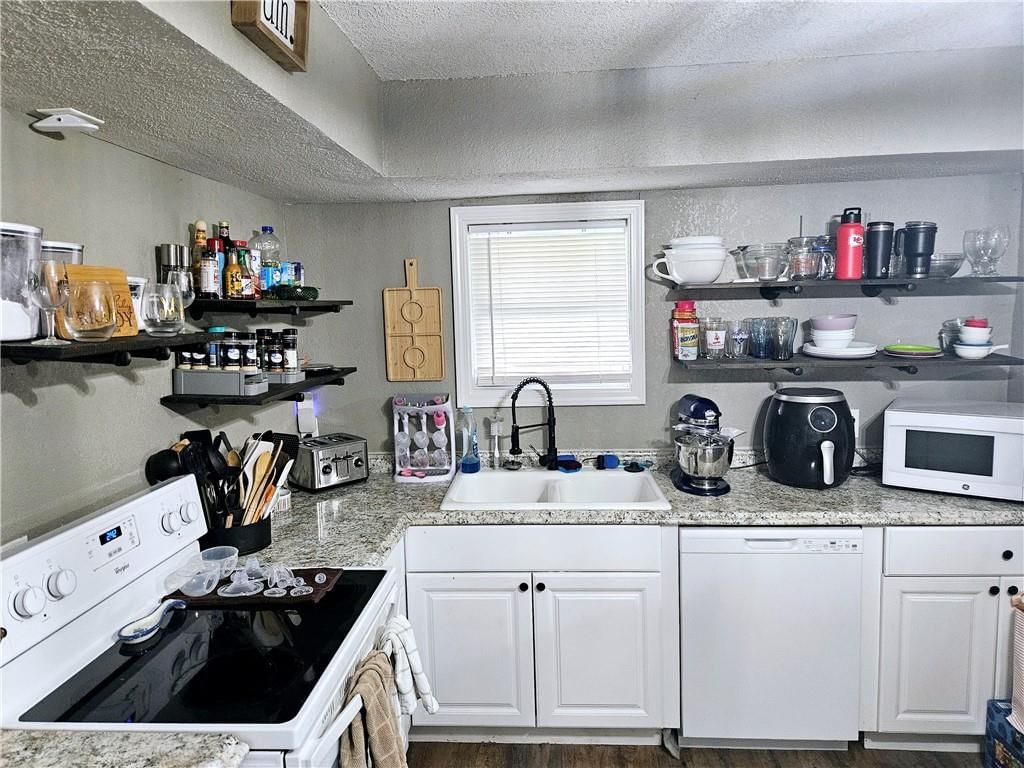 518 Locust Street — photo 8