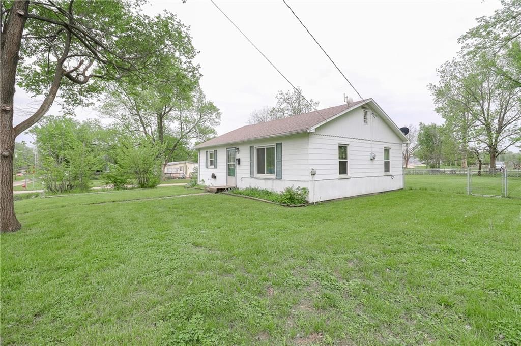 205 E Pacific Street — photo 15