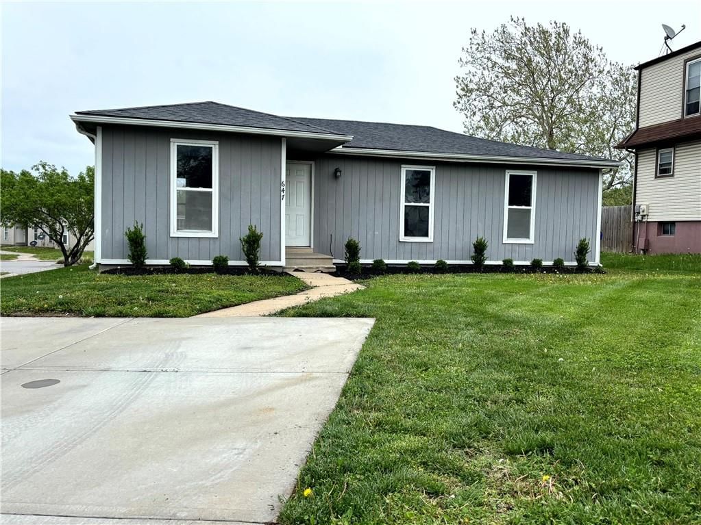 647 E El Monte Court — photo 2