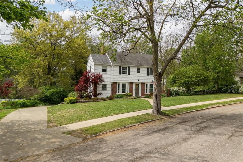 2402 N Circle Drive — photo 2
