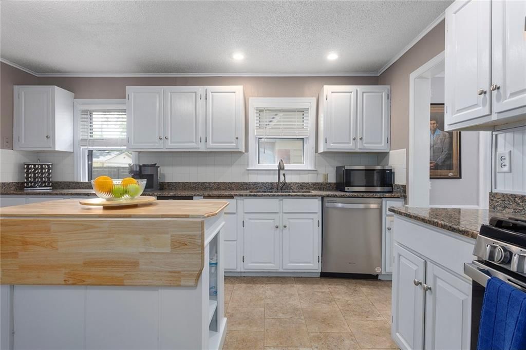 1275 W Gregory Boulevard — photo 13