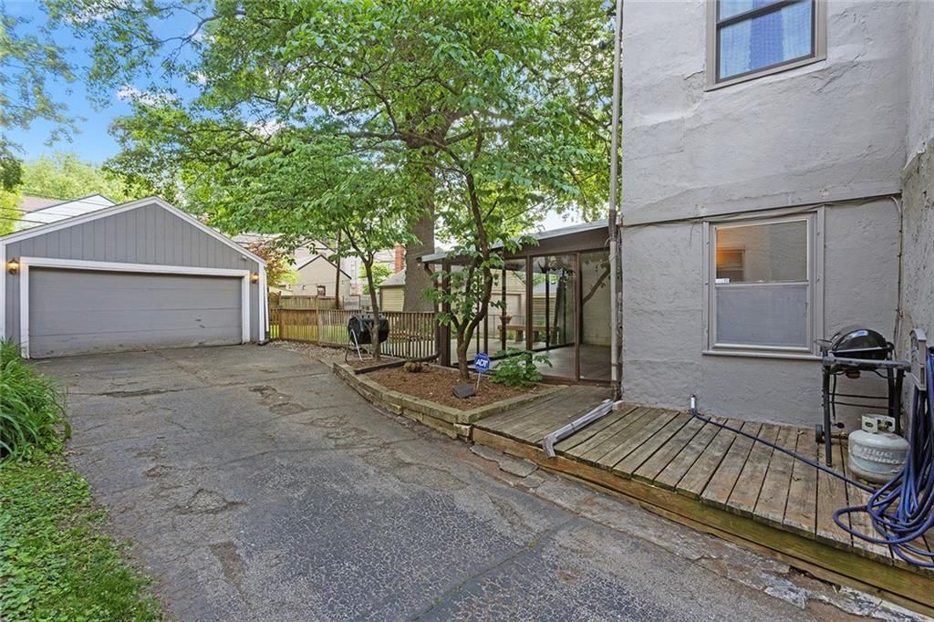 1275 W Gregory Boulevard — photo 28