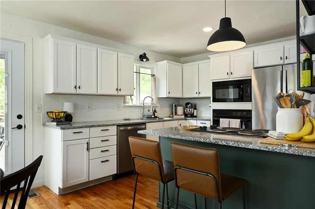 1124 NE Birchwood Drive — photo 9
