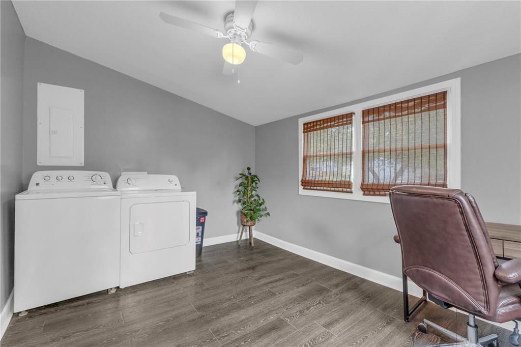 715 N Oak Street — photo 20