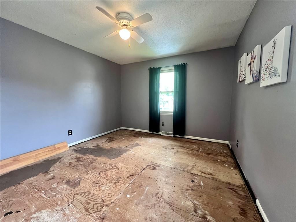 1112 N Walker Lane — photo 21