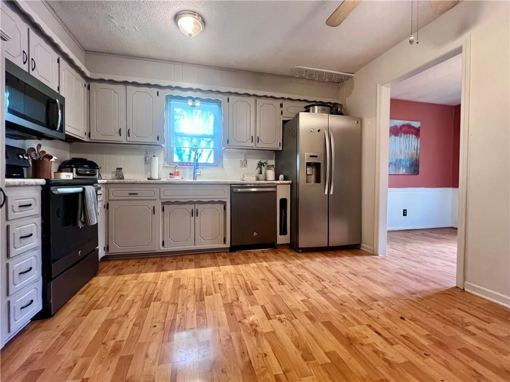 1112 N Walker Lane — photo 5