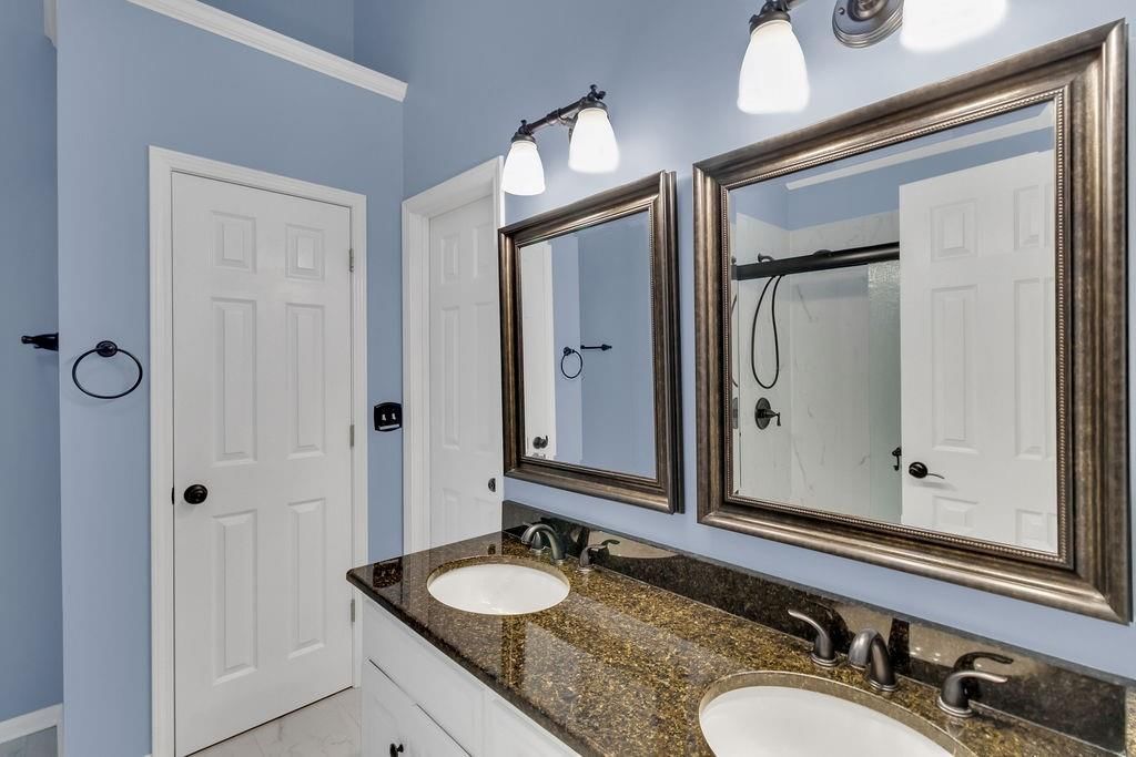 341 N Locust Street — photo 15