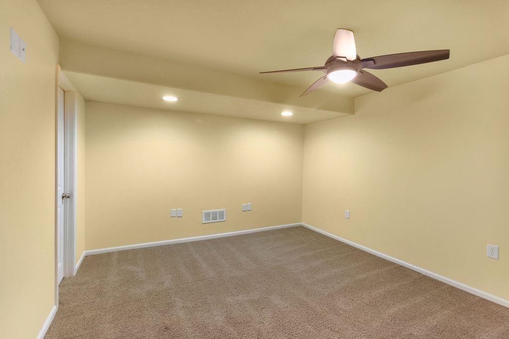341 N Locust Street — photo 23