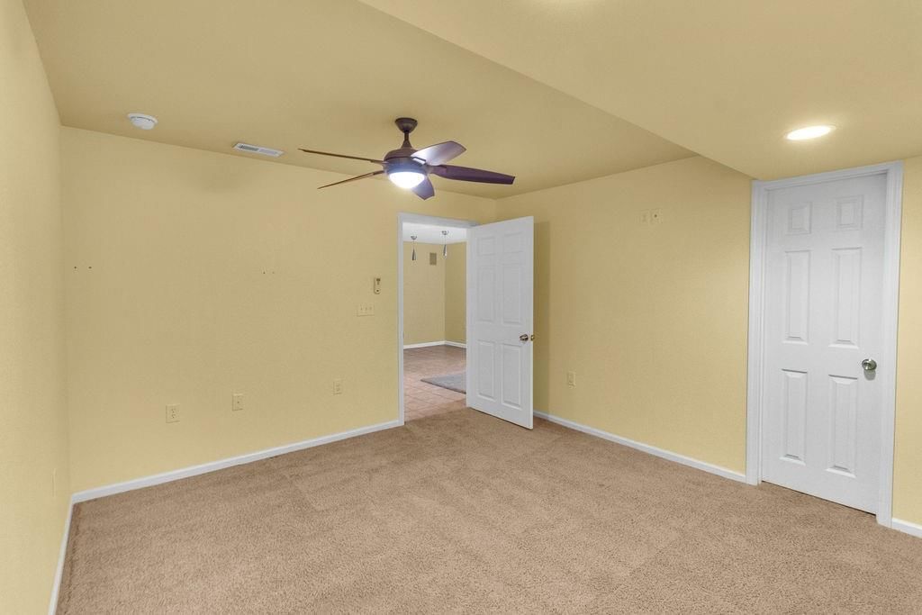 341 N Locust Street — photo 24