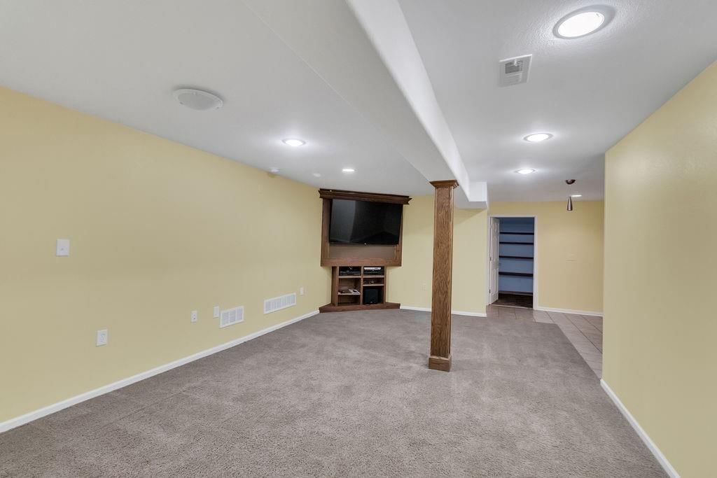 341 N Locust Street — photo 27