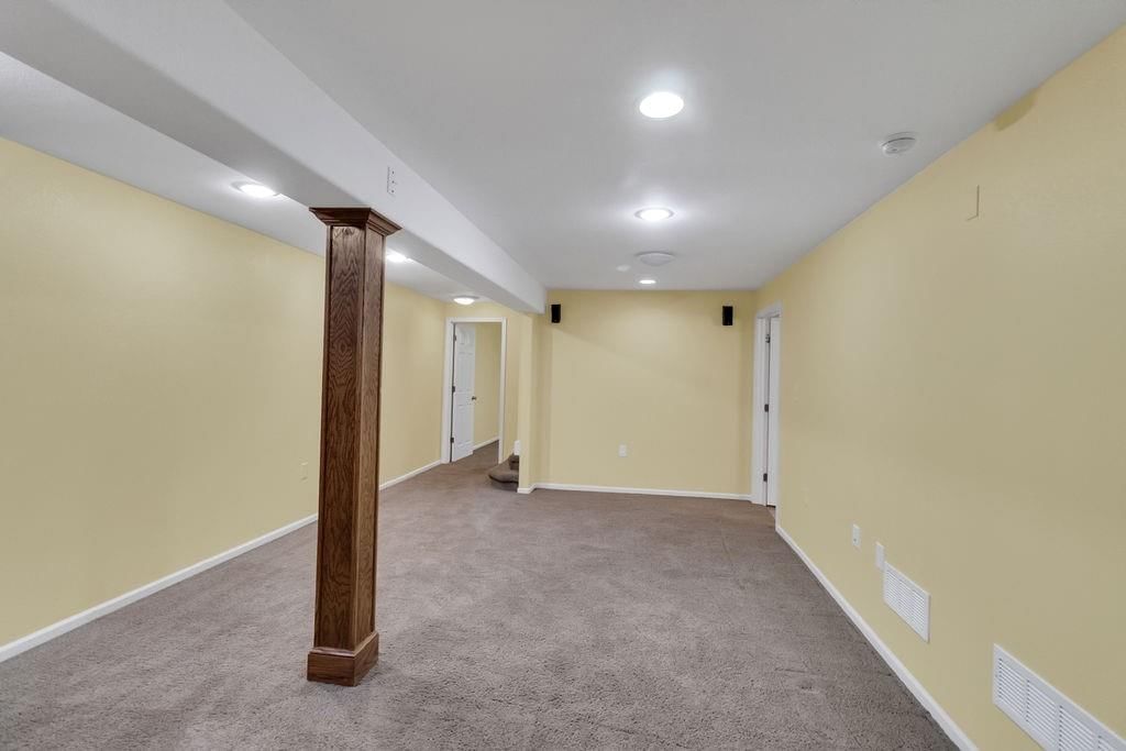341 N Locust Street — photo 28