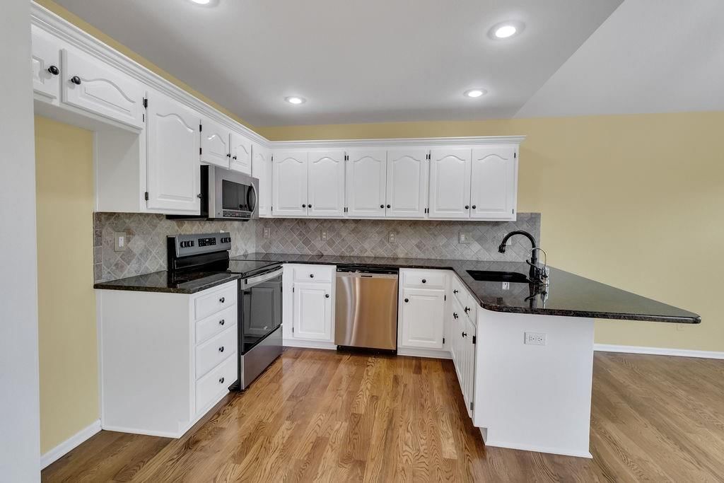 341 N Locust Street — photo 6