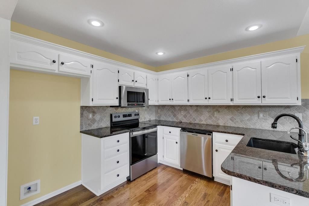 341 N Locust Street — photo 7