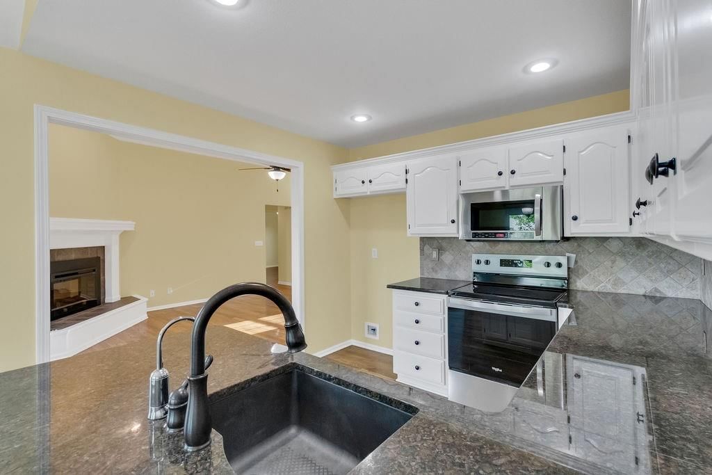 341 N Locust Street — photo 8