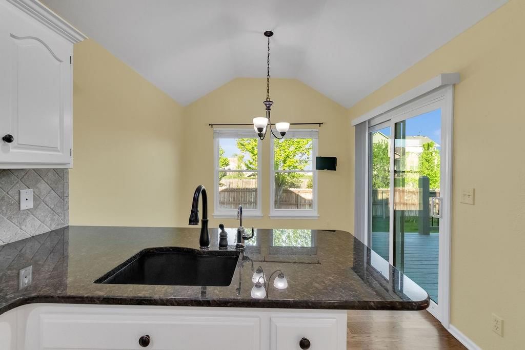 341 N Locust Street — photo 10