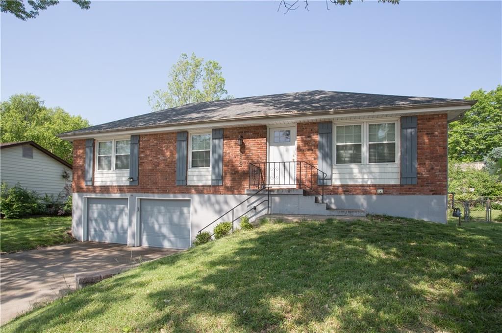 3912 S Lees Summit Road — photo 2