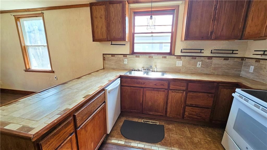 750 S Holbrook Street — photo 17