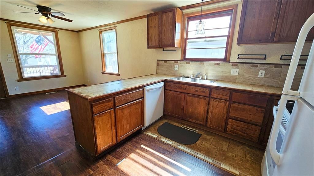 750 S Holbrook Street — photo 9
