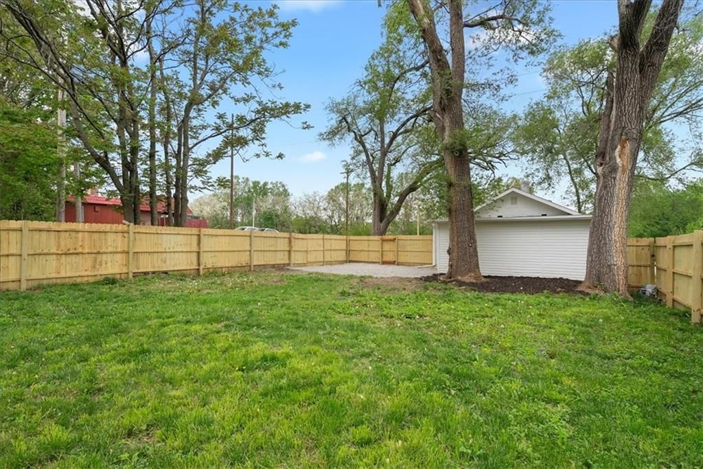 15015 E Truman Road — photo 27