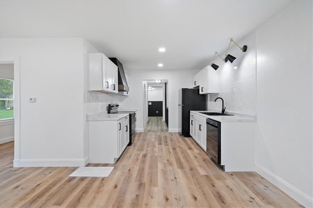 15015 E Truman Road — photo 4