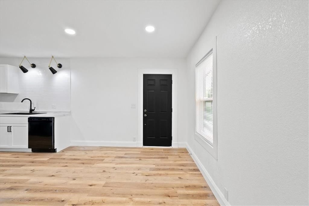 15015 E Truman Road — photo 6