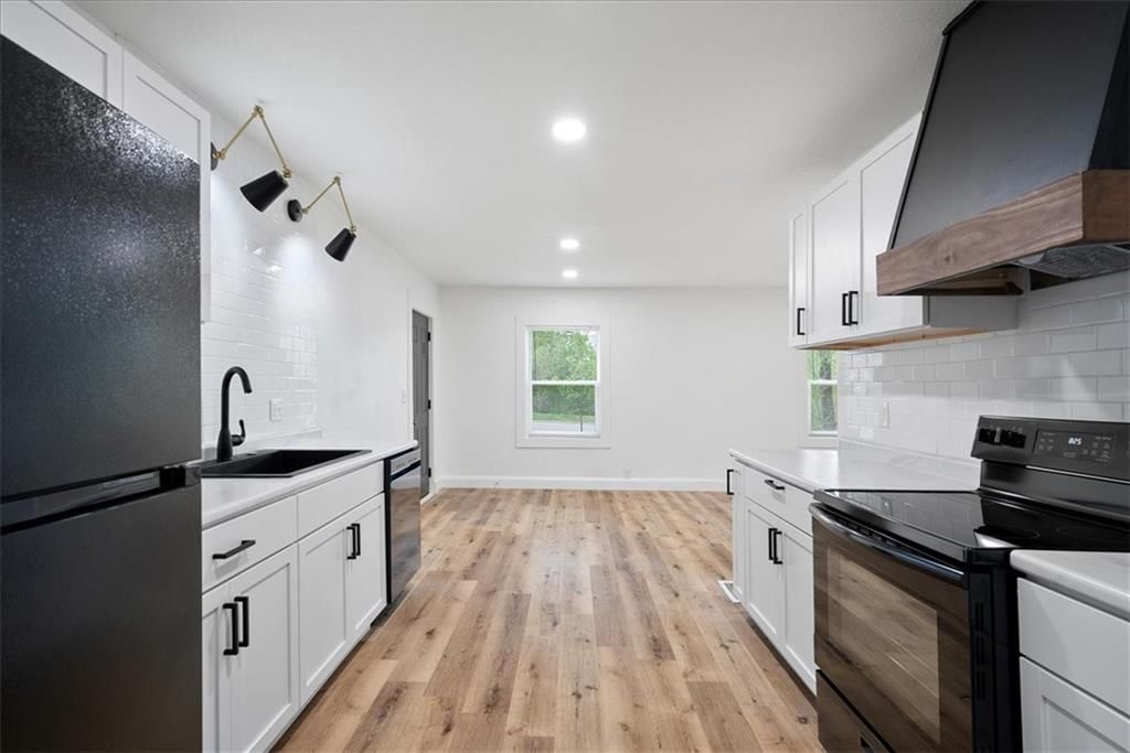 15015 E Truman Road — photo 9