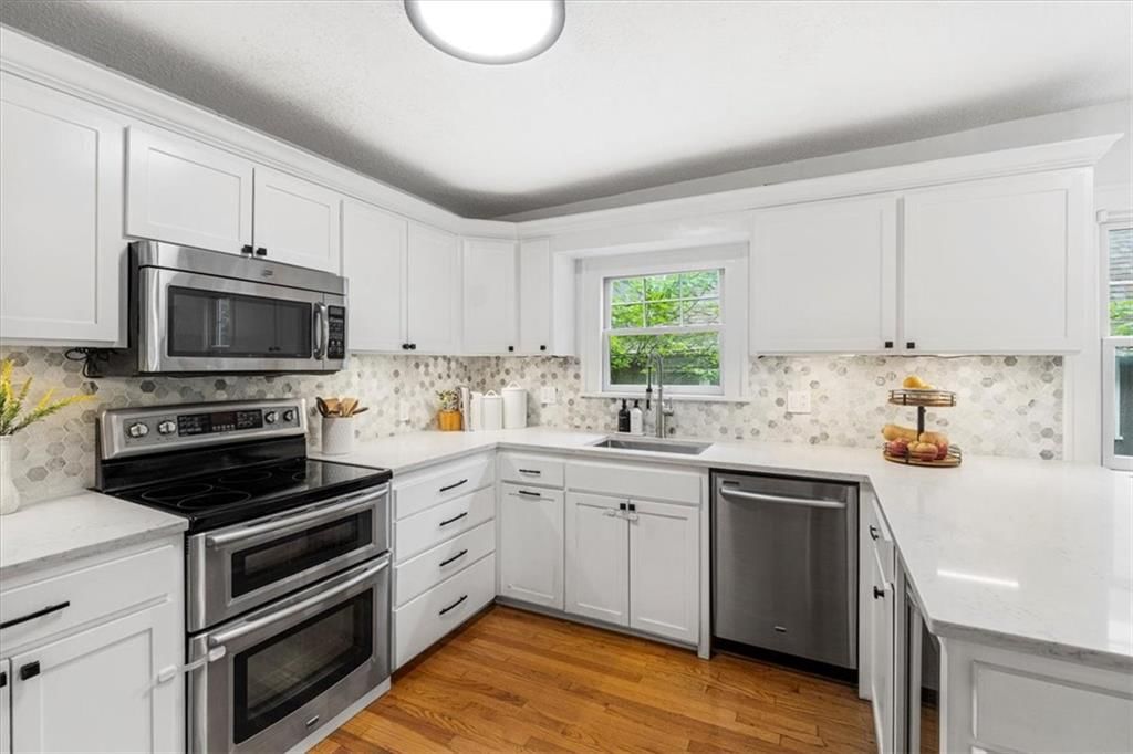 6522 Oak Street — photo 10