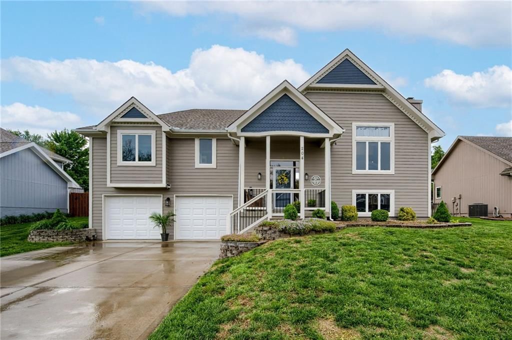 204 Surrey Court, Smithville, MO