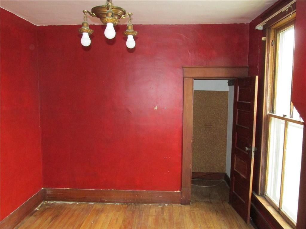 820 Custer Street — photo 17