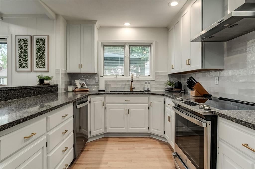 9708 Aberdeen Street — photo 10