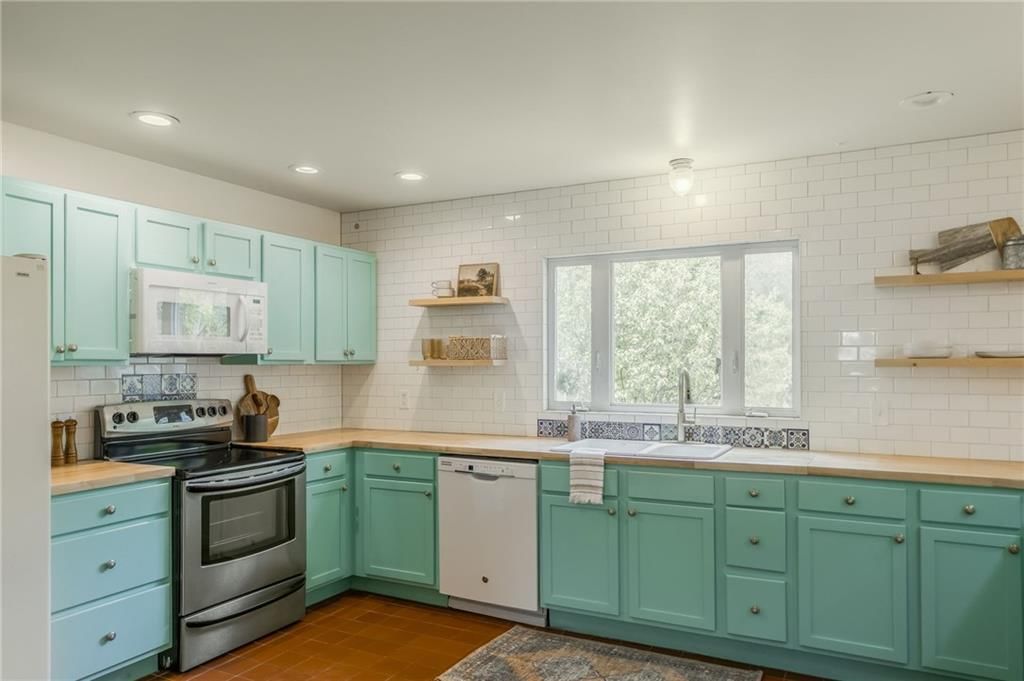 10706 Hillcrest Road — photo 15