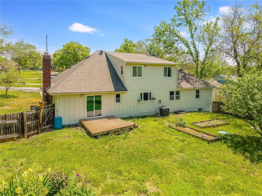 10706 Hillcrest Road — photo 4
