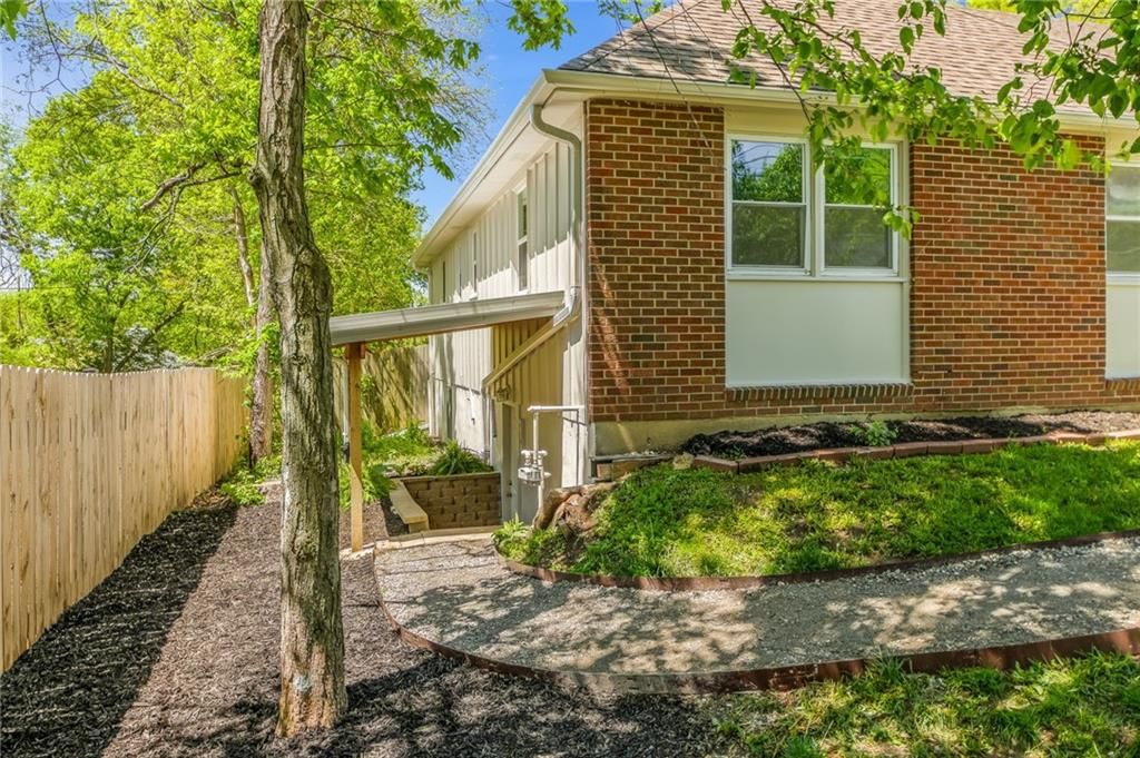 10706 Hillcrest Road — photo 36