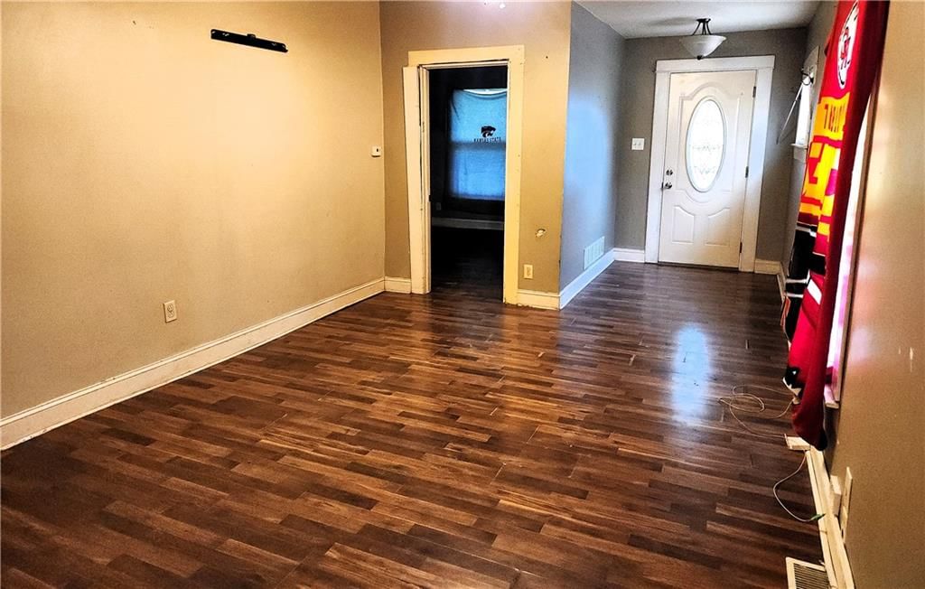 320 E Highland Avenue — photo 7