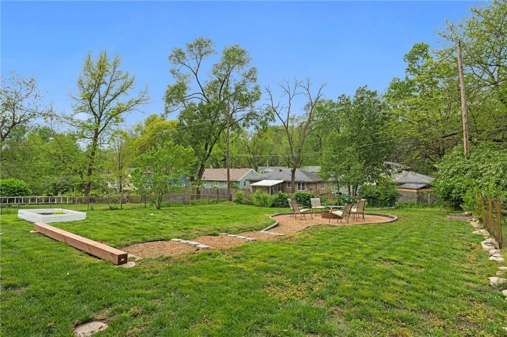 8334 Kenwood Avenue — photo 11